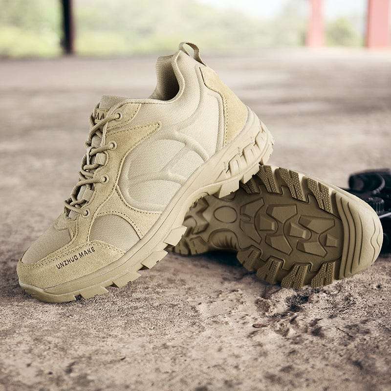 chaussure militaire à coque vue d'ensemble