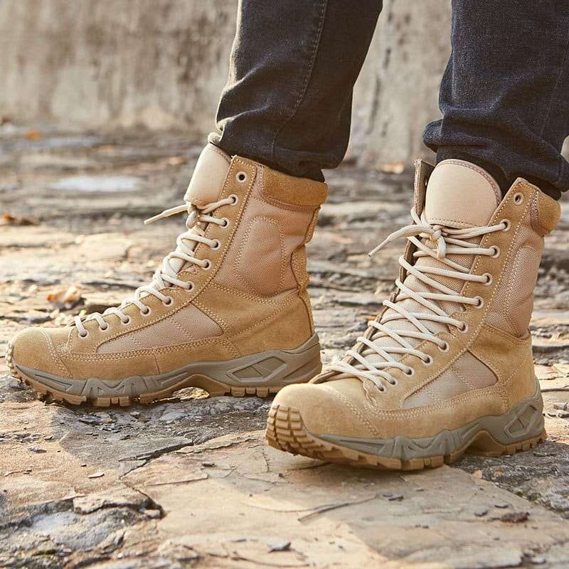 Chaussure militaire sable détail des lacets