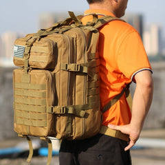sac à dos militaire désert vue de trois quarts
