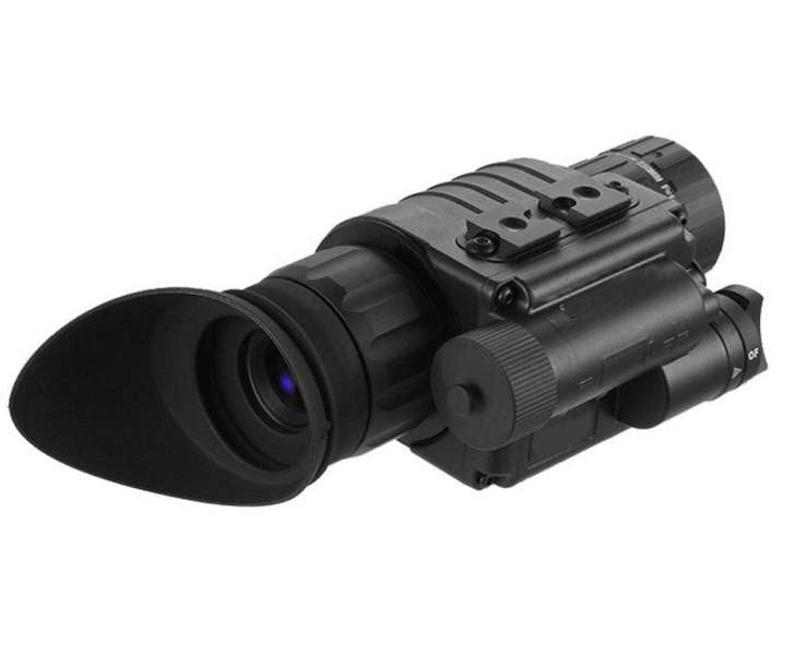 jumelles vision nocturne nvg3x en main