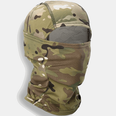 cagoule camouflage multifonction portée en extérieur