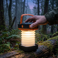 Lampe Solaire de Survie en pleine forêt