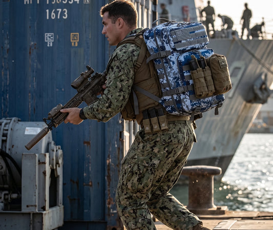 sac à dos militaire marine porté sur le dos