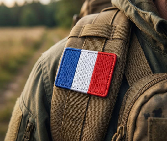 écusson drapeau france porté sur uniforme
