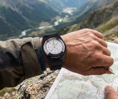 montre boussole vue de profil