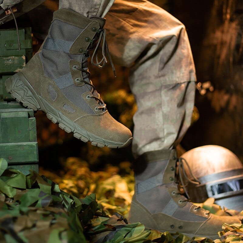 chaussure de randonnée homme montante vue de profil