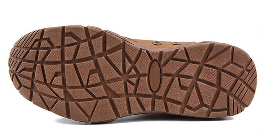 chaussure de randonnée marron suédine semelle crantée
