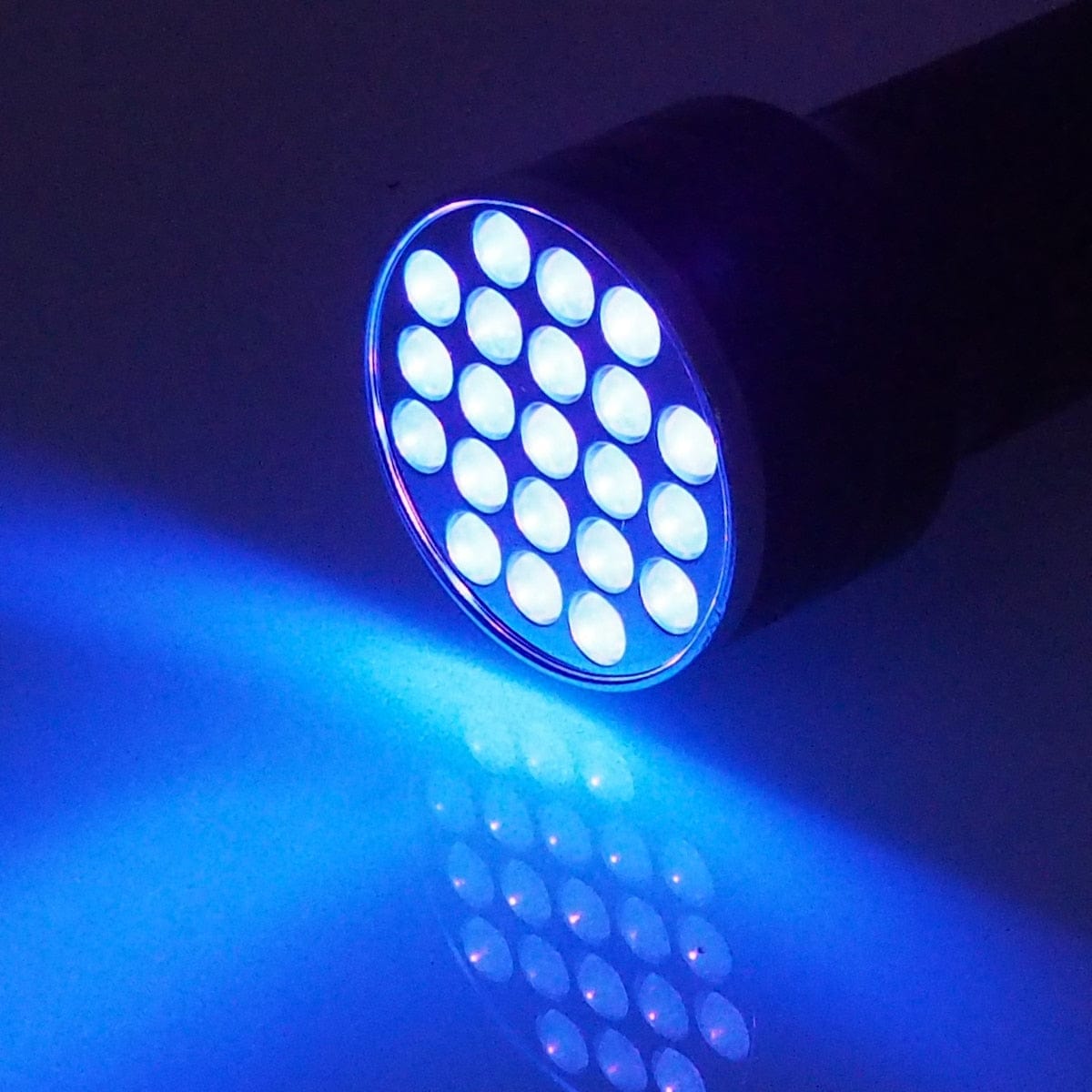 lampe led lumière bleue en utilisation