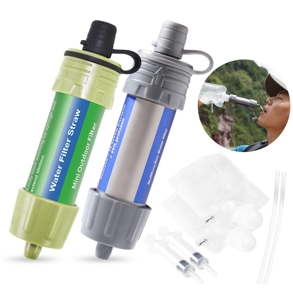 Paille filtrante eau d'urgence en utilisation