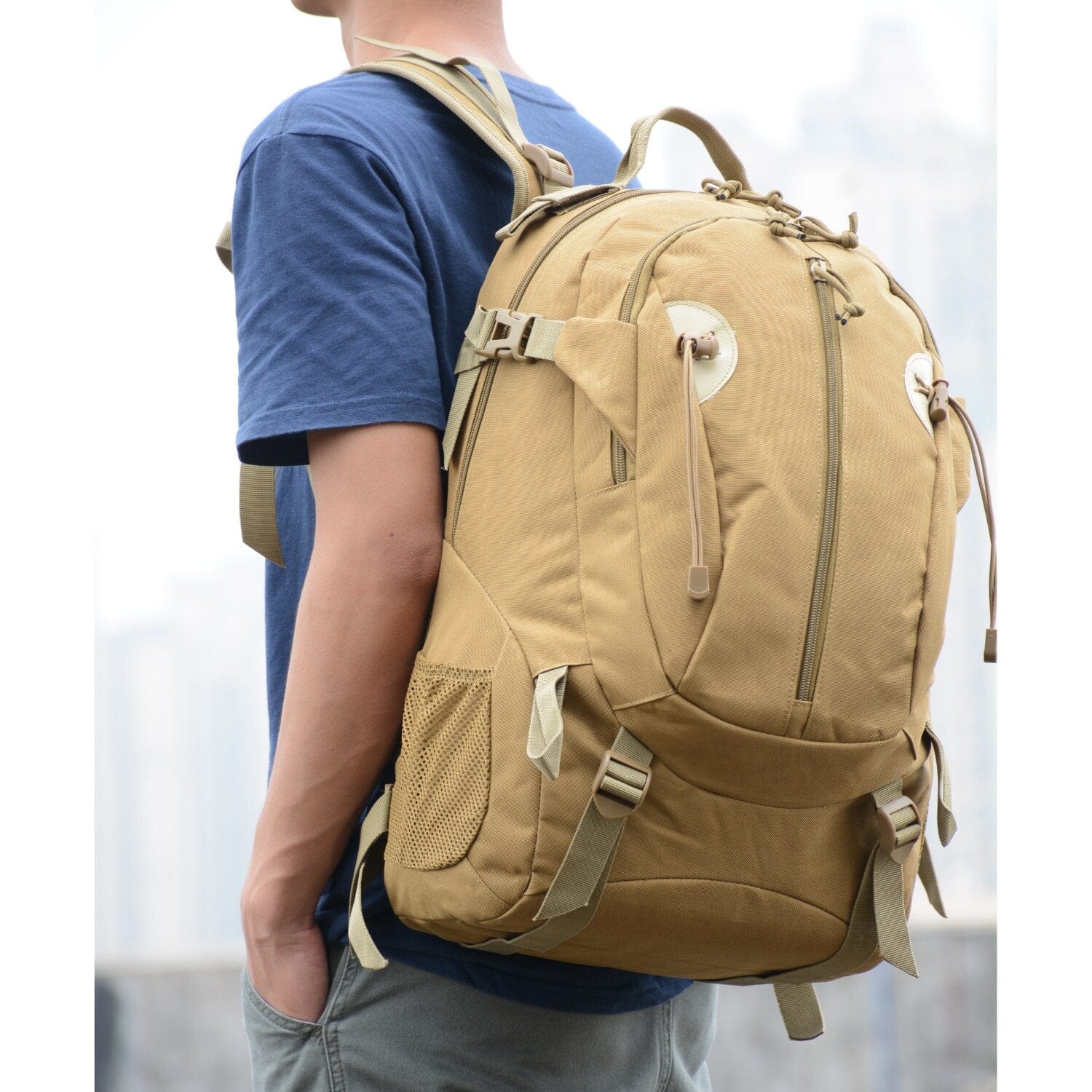 sac à dos camouflage militaire détail des sangles